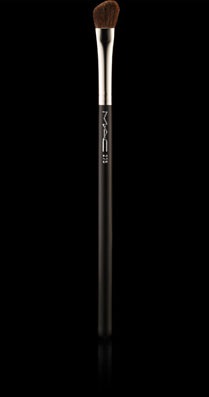 MAC Cosmetics /  275 Medium Angled Shading Brush