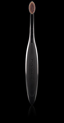 MAC Cosmetics /  Oval 3 Brush