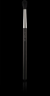 MAC Cosmetics /  224 Tapered Blending Brush