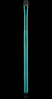 MAC Cosmetics /  233 Split Fibre Eye Shadow Brush