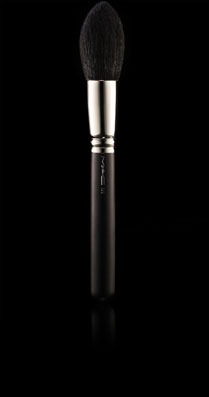 MAC Cosmetics /  138 Tapered Face Brush